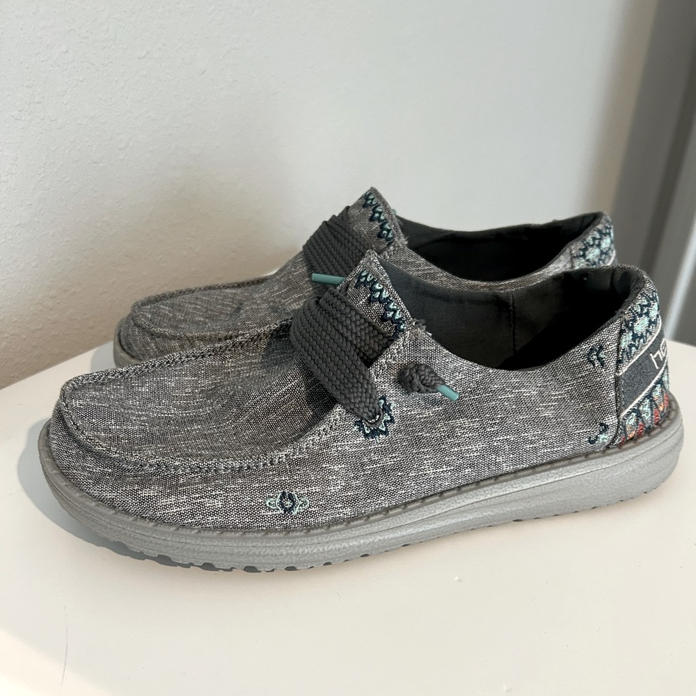 Aztec Womens Hey Dudes size 7